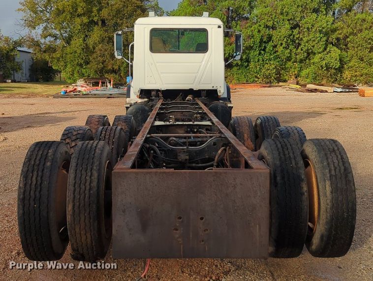 image for item MY9888 2003 Mack CV713  truck cab and chassis