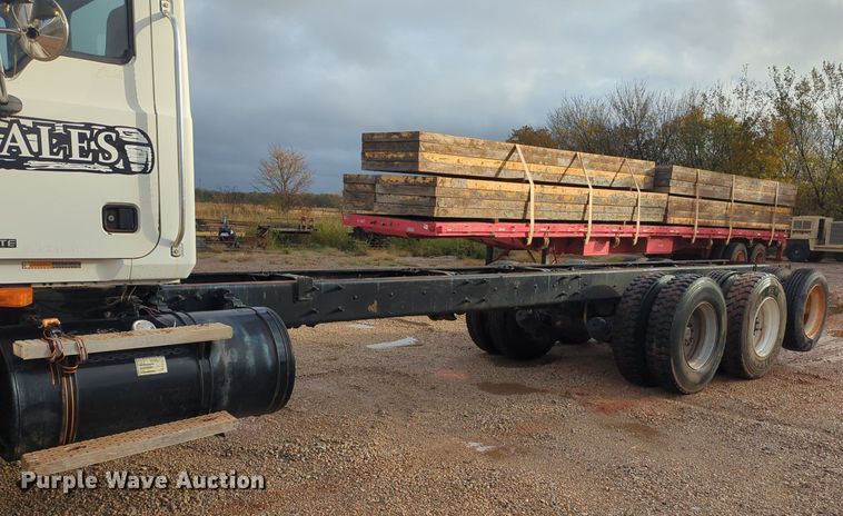 image for item MY9888 2003 Mack CV713  truck cab and chassis