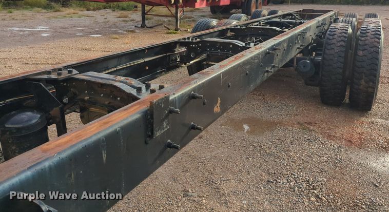 image for item MY9888 2003 Mack CV713  truck cab and chassis