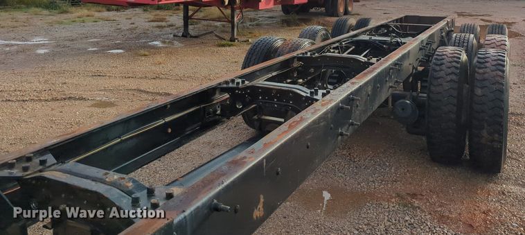 image for item MY9888 2003 Mack CV713  truck cab and chassis