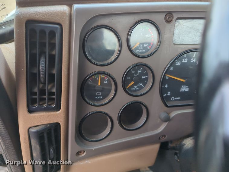 image for item MY9888 2003 Mack CV713  truck cab and chassis