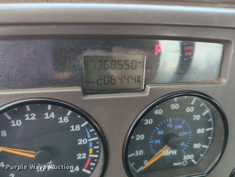 image for item MY9888 2003 Mack CV713  truck cab and chassis