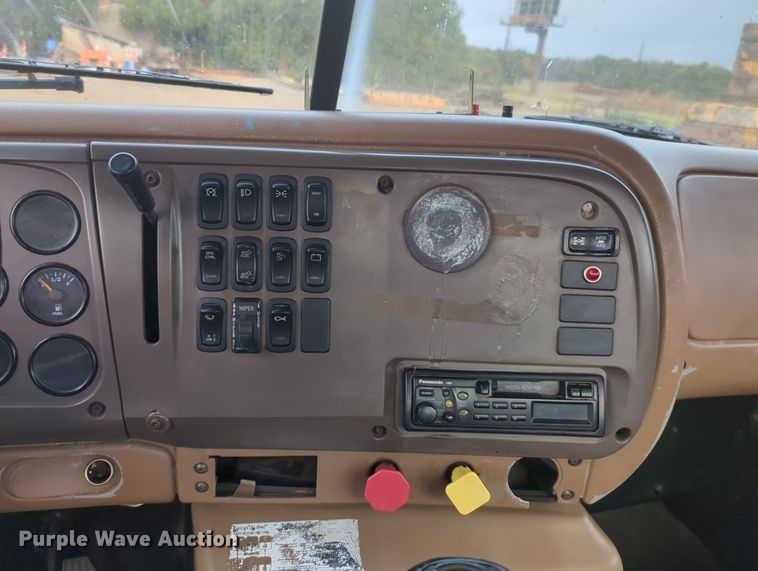 image for item MY9888 2003 Mack CV713  truck cab and chassis