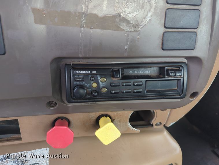 image for item MY9888 2003 Mack CV713  truck cab and chassis