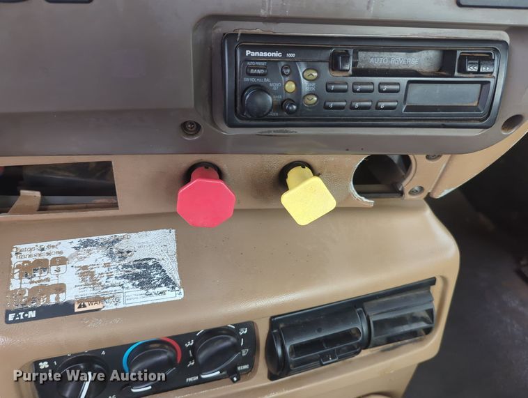 image for item MY9888 2003 Mack CV713  truck cab and chassis