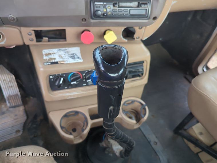 image for item MY9888 2003 Mack CV713  truck cab and chassis