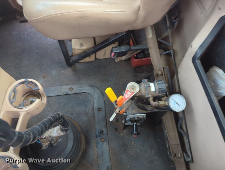 image for item MY9888 2003 Mack CV713  truck cab and chassis