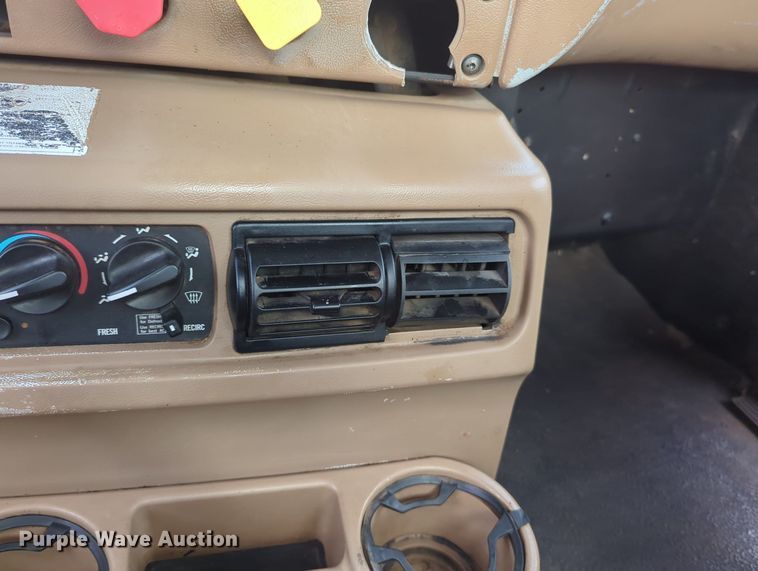 image for item MY9888 2003 Mack CV713  truck cab and chassis