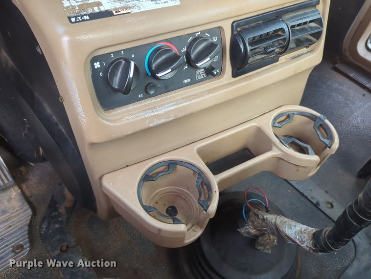 image for item MY9888 2003 Mack CV713  truck cab and chassis