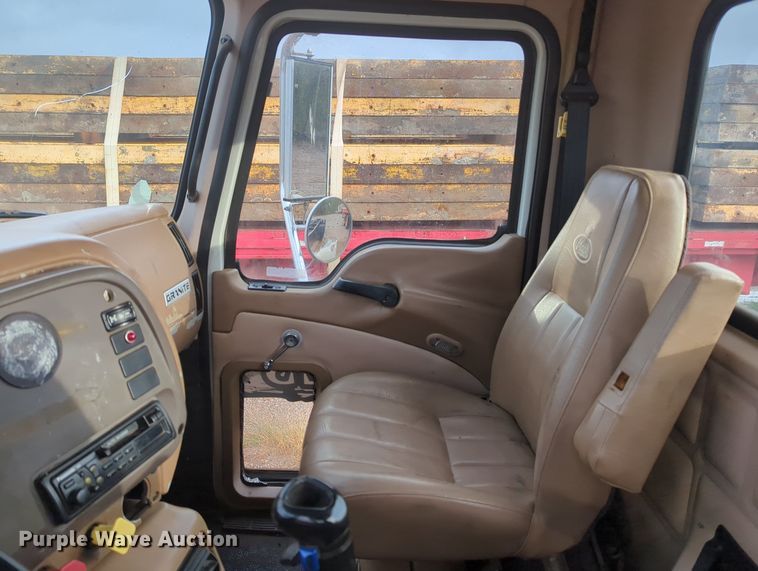 image for item MY9888 2003 Mack CV713  truck cab and chassis