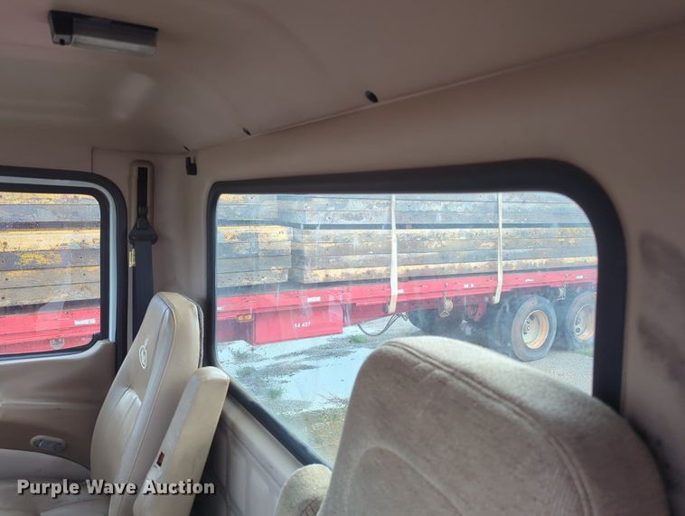 image for item MY9888 2003 Mack CV713  truck cab and chassis