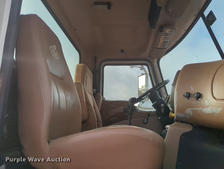 image for item MY9888 2003 Mack CV713  truck cab and chassis