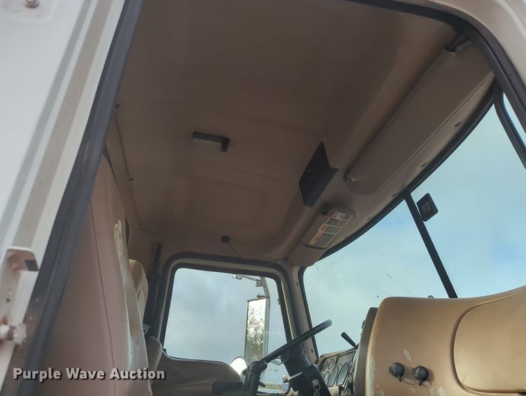 image for item MY9888 2003 Mack CV713  truck cab and chassis