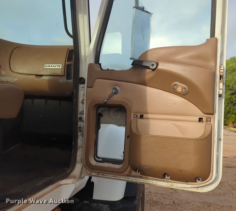 image for item MY9888 2003 Mack CV713  truck cab and chassis