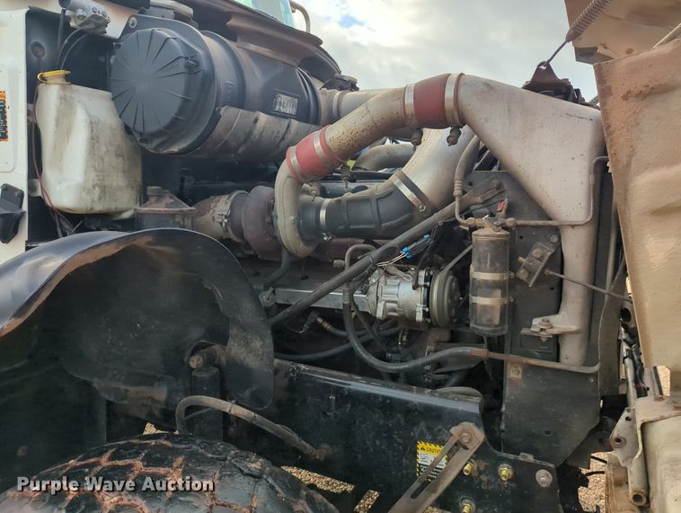 image for item MY9888 2003 Mack CV713  truck cab and chassis