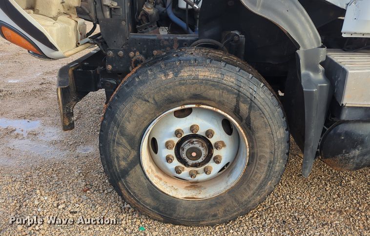 image for item MY9888 2003 Mack CV713  truck cab and chassis