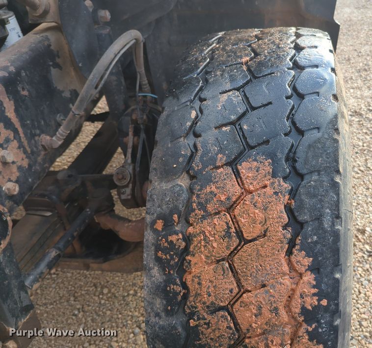 image for item MY9888 2003 Mack CV713  truck cab and chassis