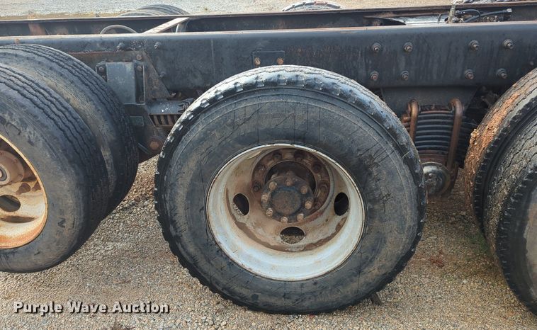 image for item MY9888 2003 Mack CV713  truck cab and chassis