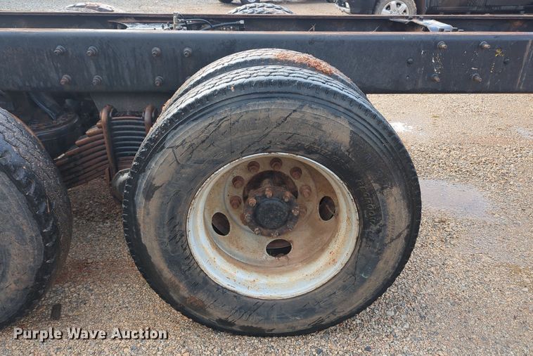 image for item MY9888 2003 Mack CV713  truck cab and chassis