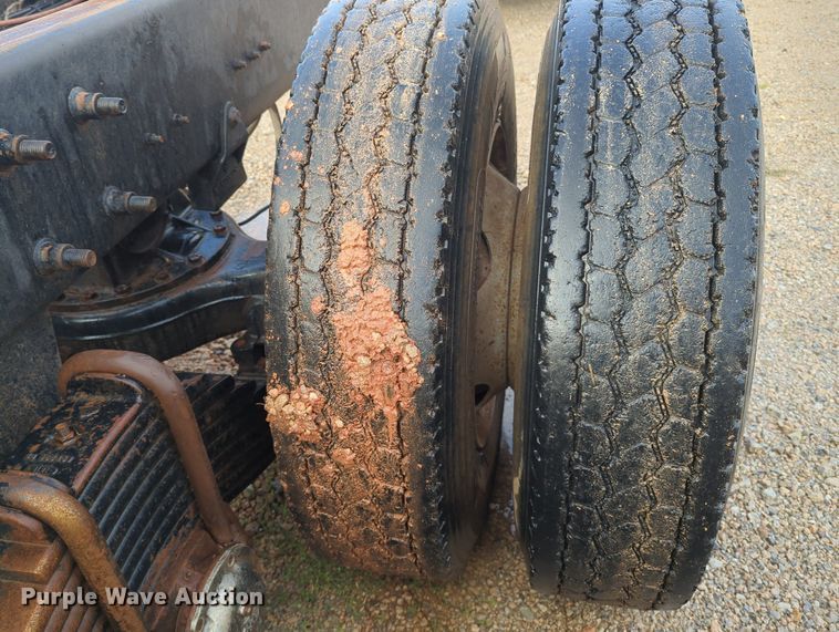 image for item MY9888 2003 Mack CV713  truck cab and chassis