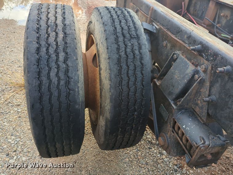 image for item MY9888 2003 Mack CV713  truck cab and chassis