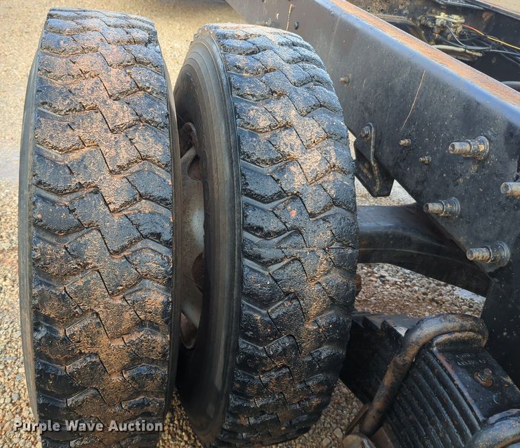 image for item MY9888 2003 Mack CV713  truck cab and chassis