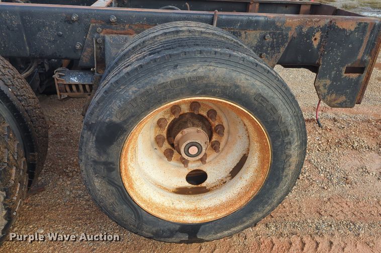 image for item MY9888 2003 Mack CV713  truck cab and chassis