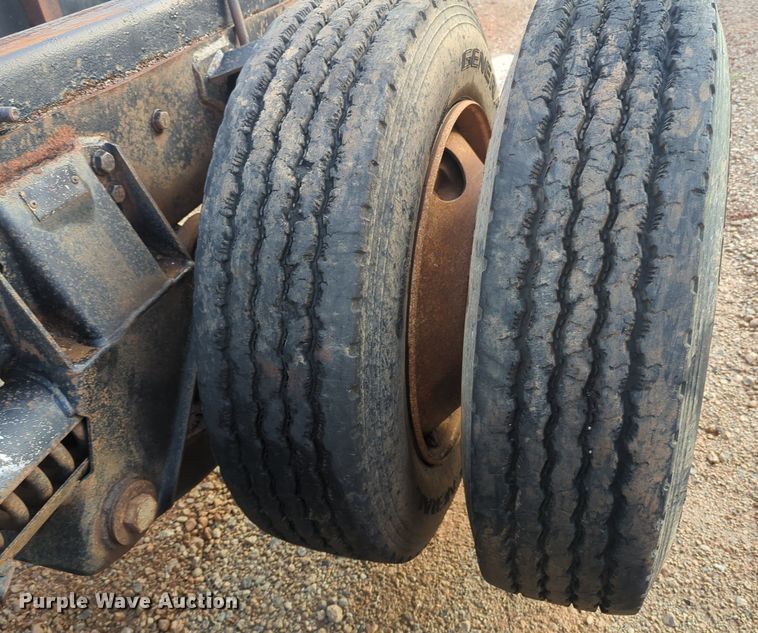 image for item MY9888 2003 Mack CV713  truck cab and chassis