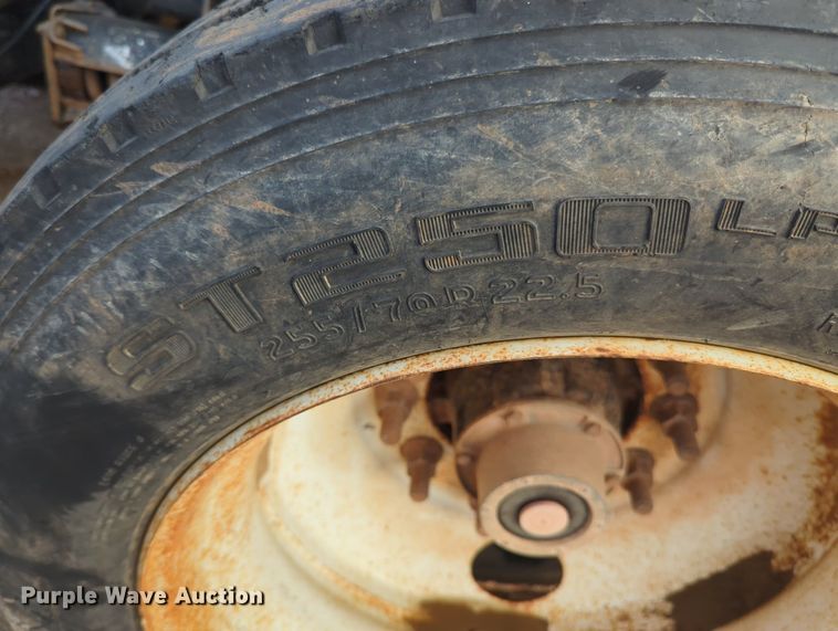 image for item MY9888 2003 Mack CV713  truck cab and chassis