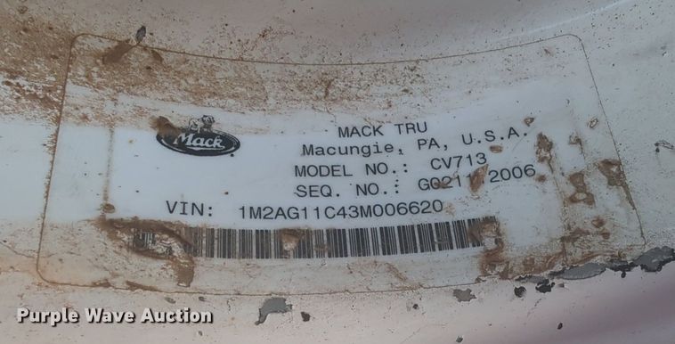 image for item MY9888 2003 Mack CV713  truck cab and chassis