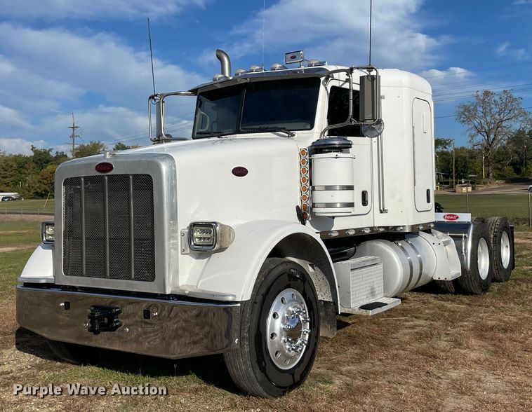 image for item NA9677 2012 Peterbilt 367  semi truck