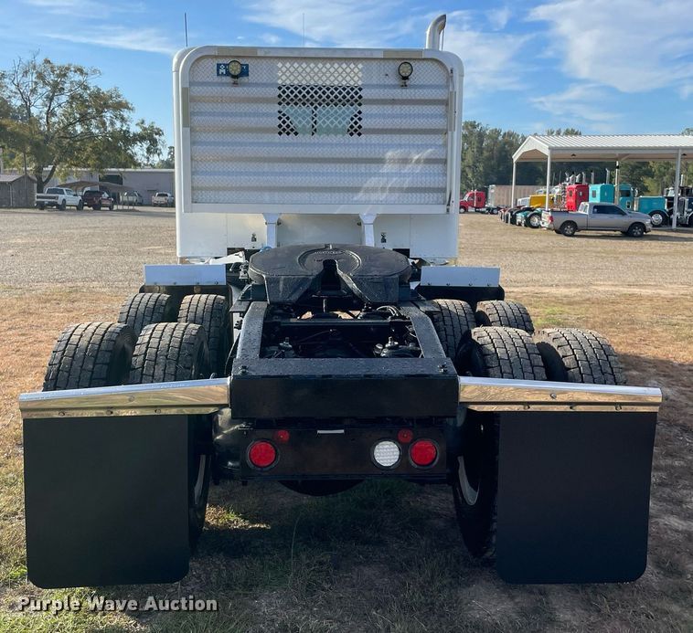 image for item NA9677 2012 Peterbilt 367  semi truck