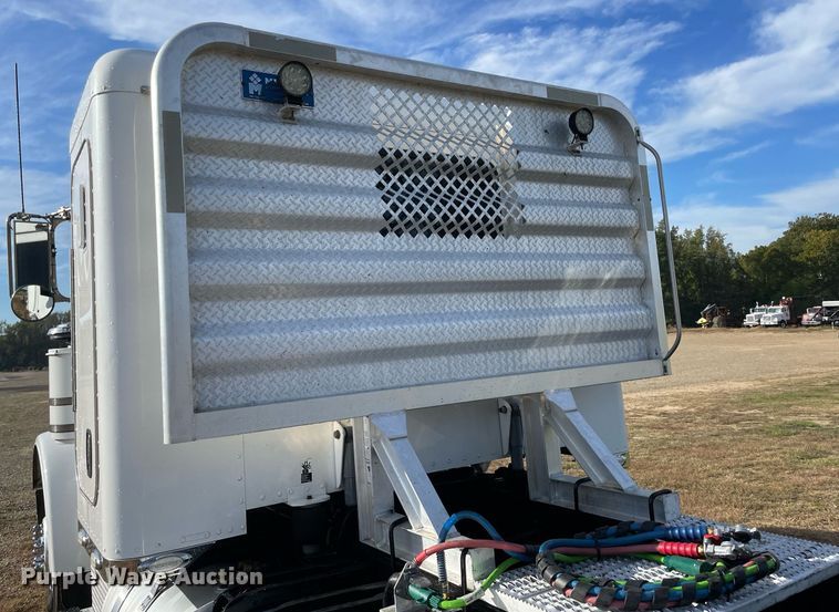 image for item NA9677 2012 Peterbilt 367  semi truck