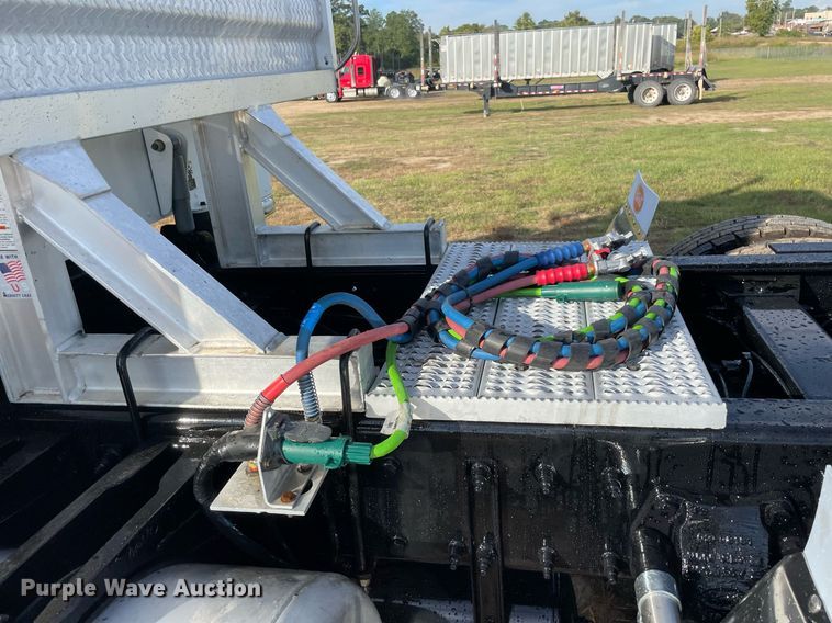 image for item NA9677 2012 Peterbilt 367  semi truck