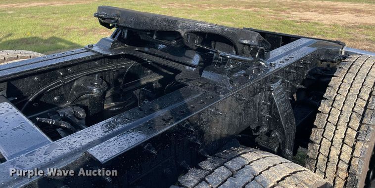 image for item NA9677 2012 Peterbilt 367  semi truck