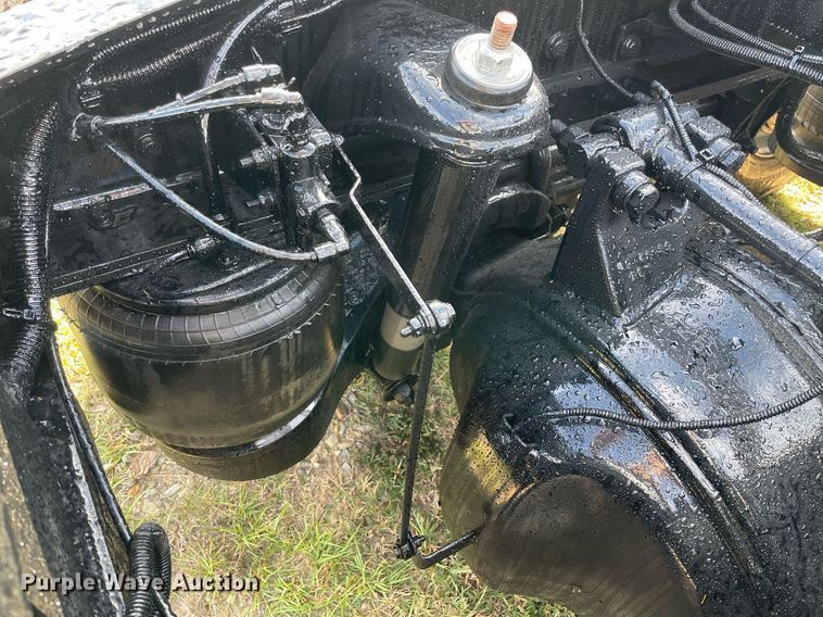 image for item NA9677 2012 Peterbilt 367  semi truck