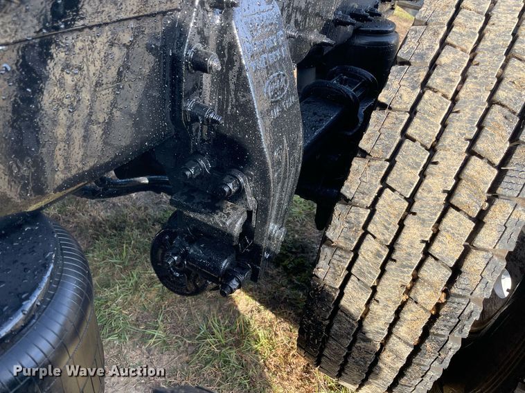 image for item NA9677 2012 Peterbilt 367  semi truck