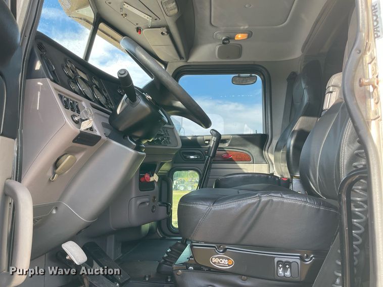 image for item NA9677 2012 Peterbilt 367  semi truck