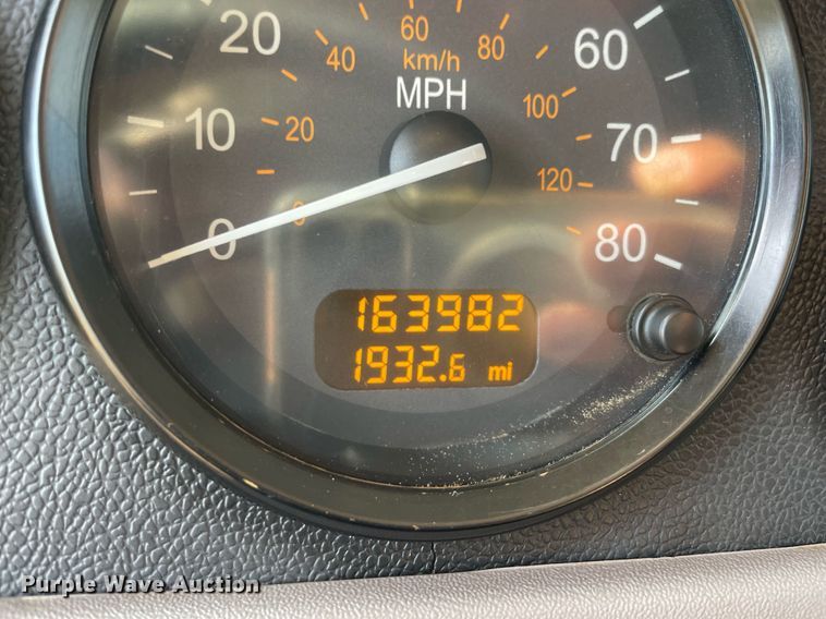 image for item NA9677 2012 Peterbilt 367  semi truck