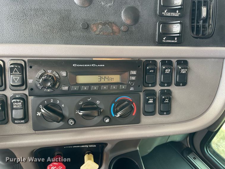 image for item NA9677 2012 Peterbilt 367  semi truck