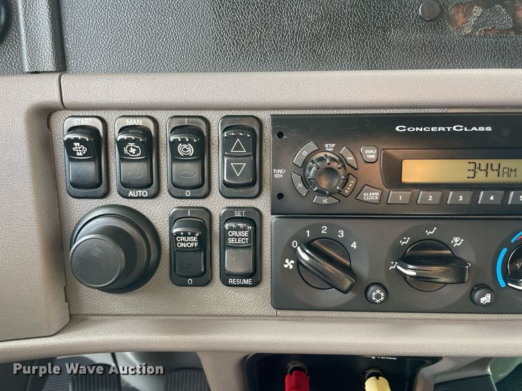 image for item NA9677 2012 Peterbilt 367  semi truck