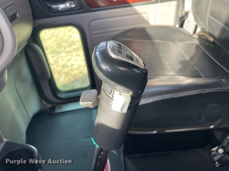 image for item NA9677 2012 Peterbilt 367  semi truck