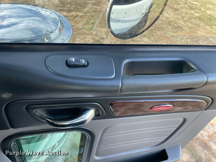 image for item NA9677 2012 Peterbilt 367  semi truck