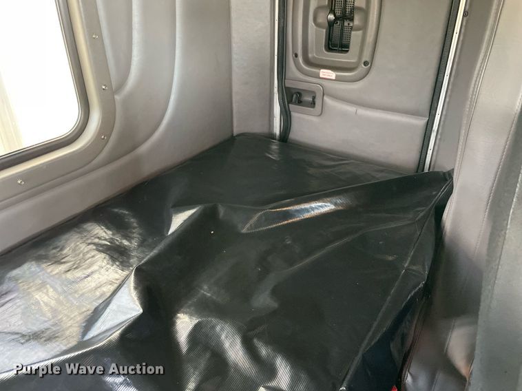 image for item NA9677 2012 Peterbilt 367  semi truck