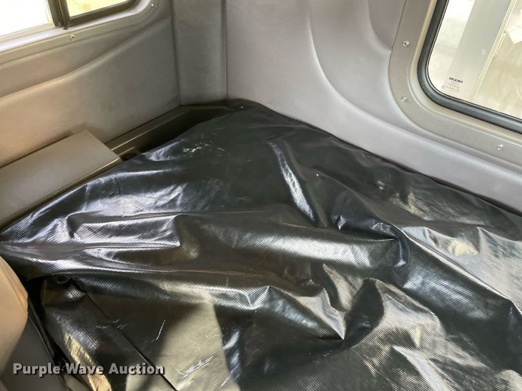 image for item NA9677 2012 Peterbilt 367  semi truck