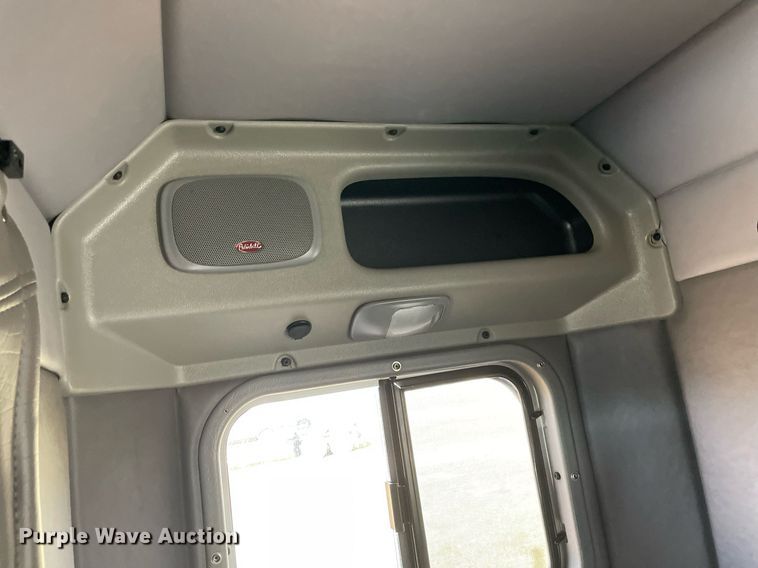 image for item NA9677 2012 Peterbilt 367  semi truck