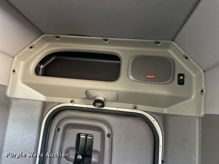 image for item NA9677 2012 Peterbilt 367  semi truck