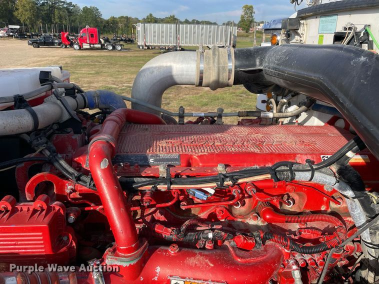 image for item NA9677 2012 Peterbilt 367  semi truck