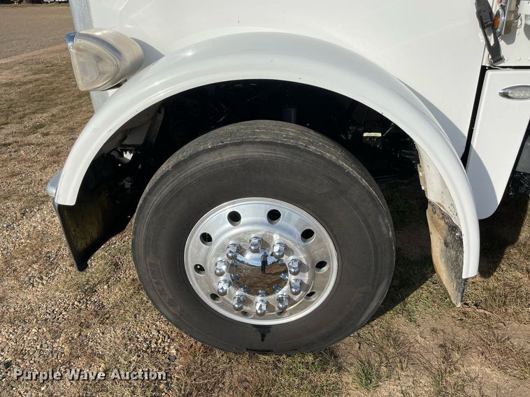 image for item NA9677 2012 Peterbilt 367  semi truck