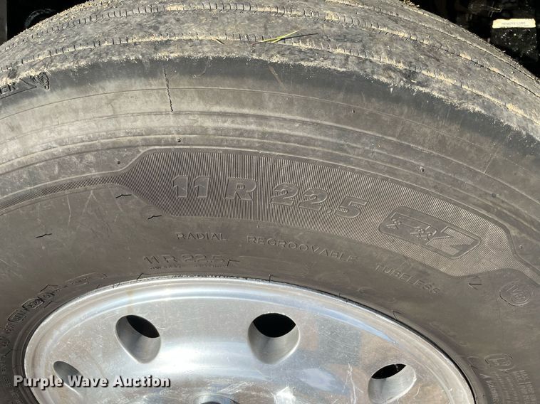 image for item NA9677 2012 Peterbilt 367  semi truck